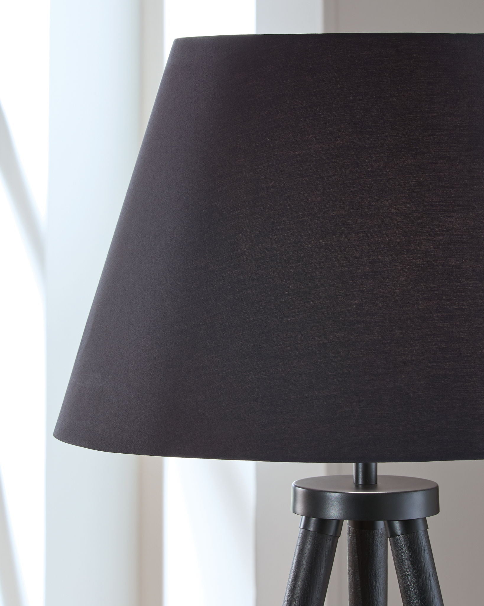 Orhan - Wood Floor Lamp - Black