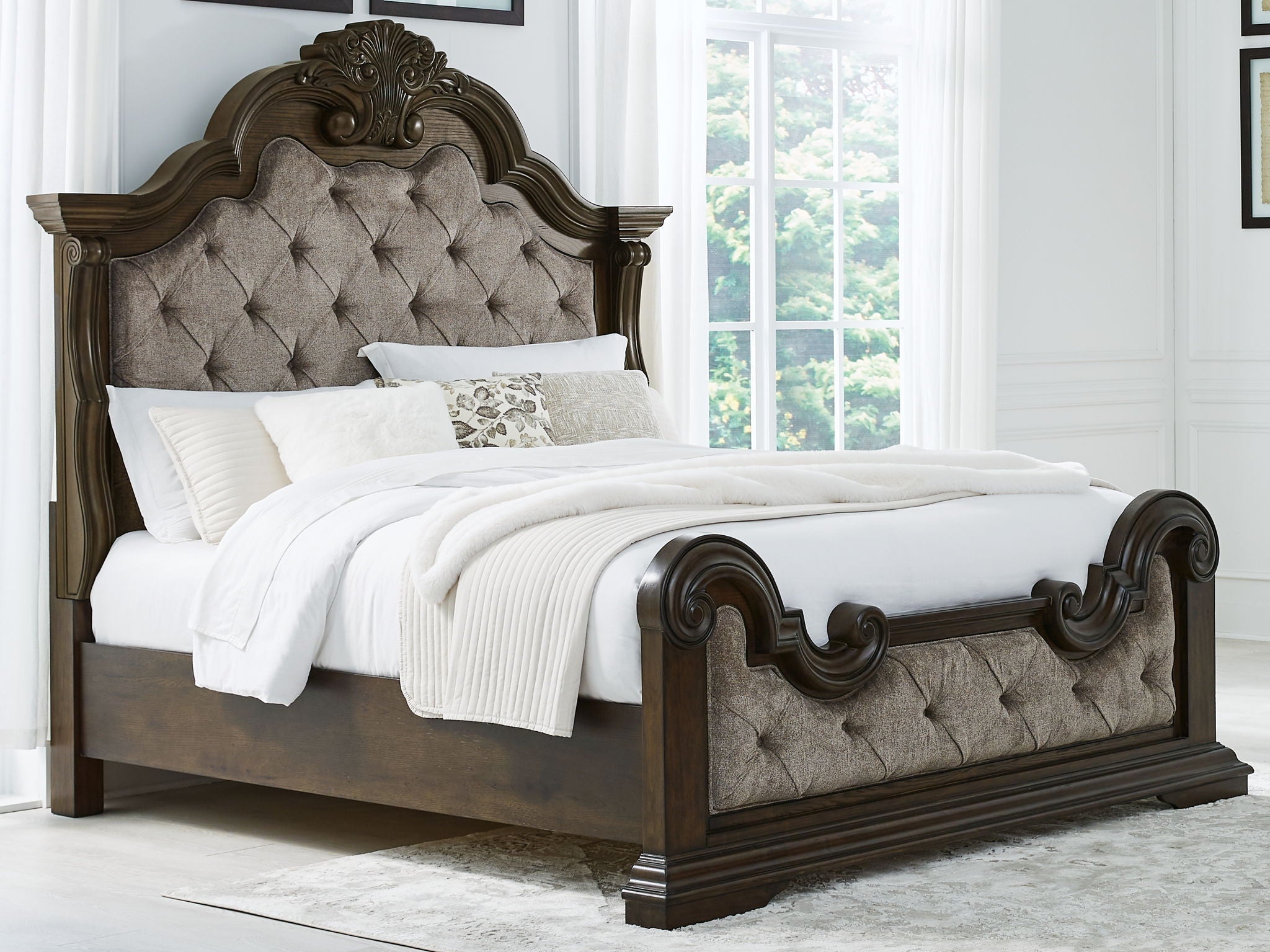Maylee - Upholstered Bed