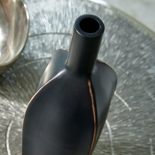 Rhaveney - Vase - Medium - Image 2