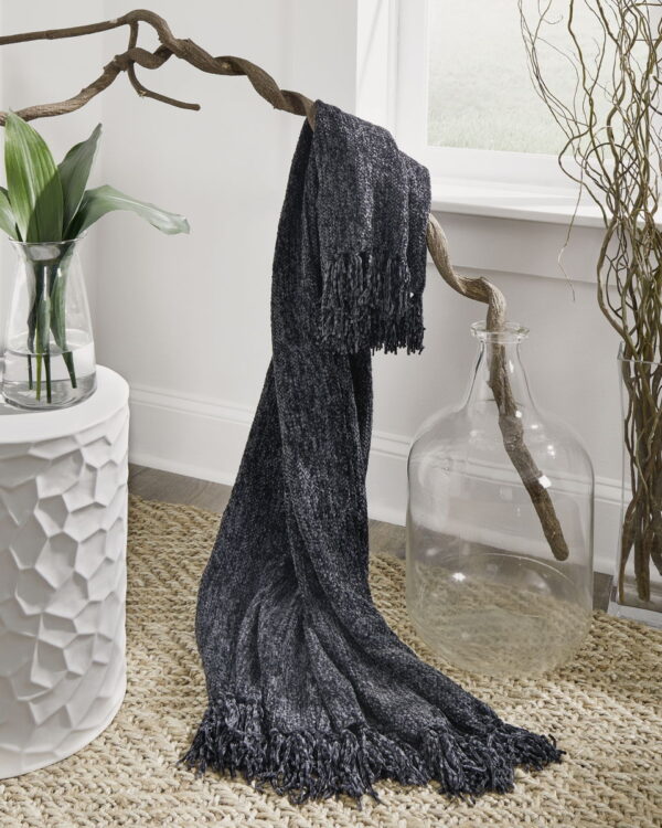 Tamish - Throw - Image 15