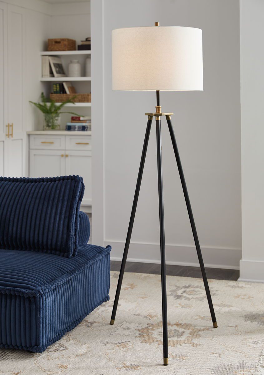 Cashner - Black / Gold Finish - Metal Floor Lamp - Image 4
