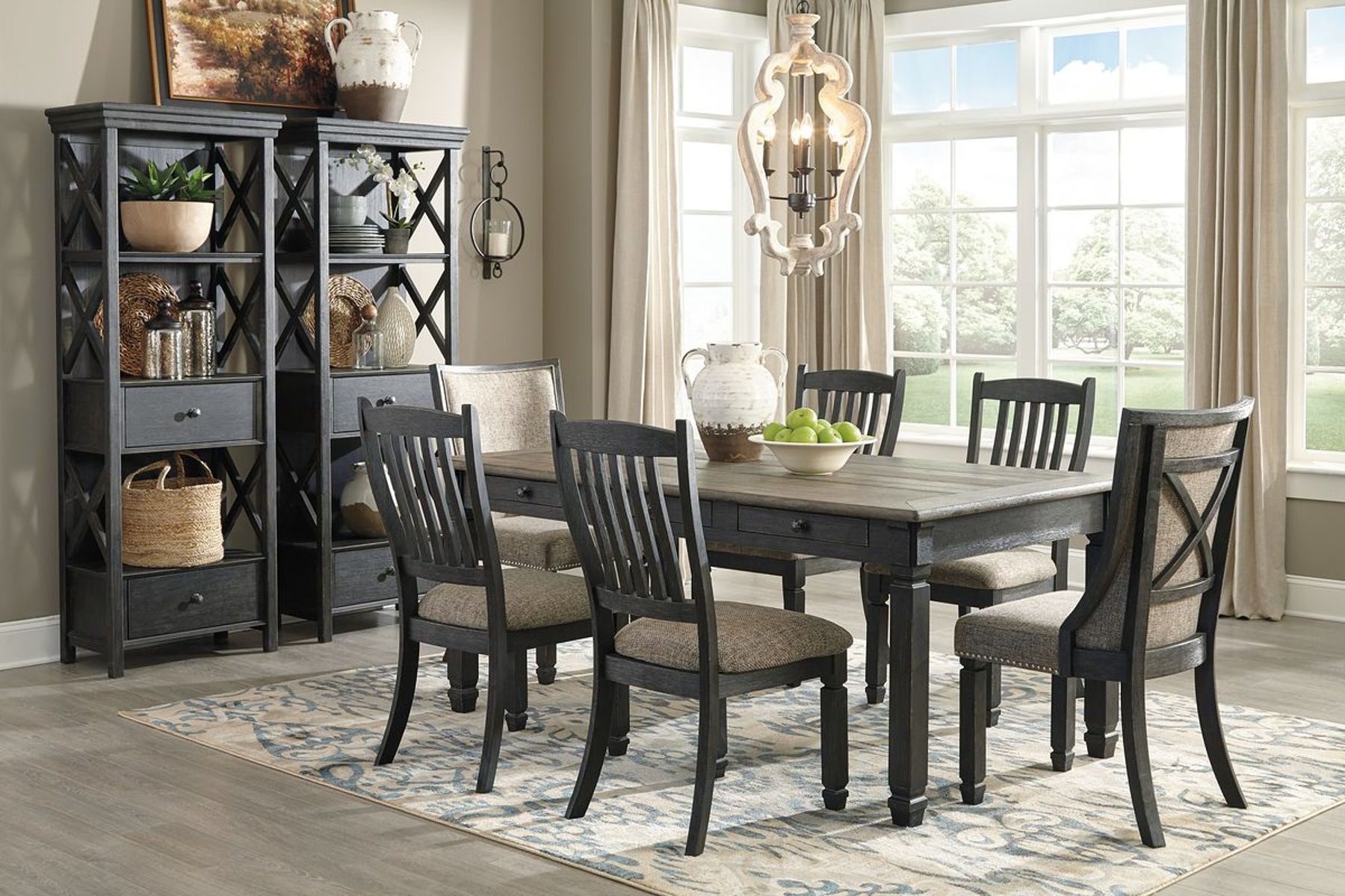Tyler Creek - Display Cabinet - Image 4