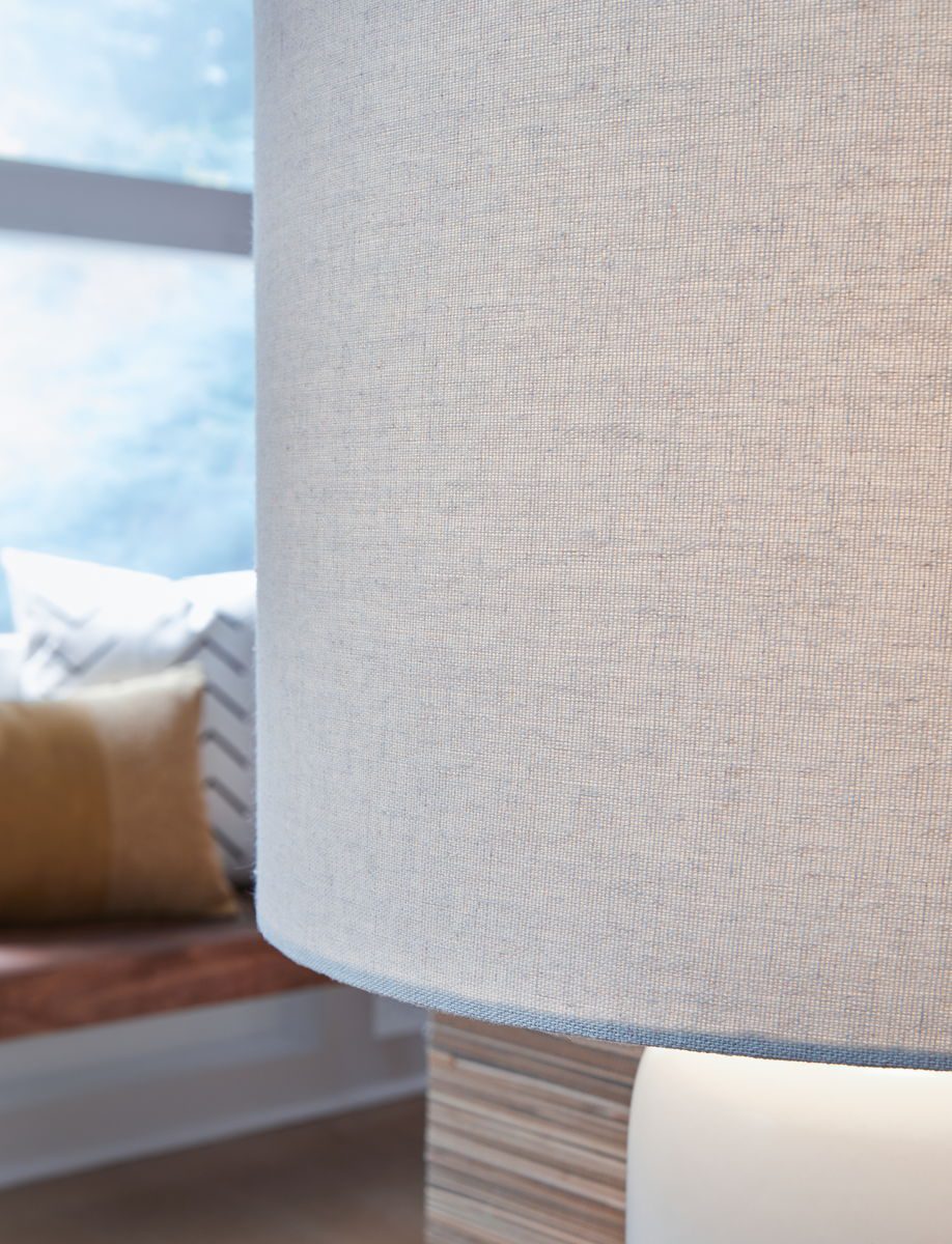 Lemrich - White - Ceramic Table Lamp - Image 3