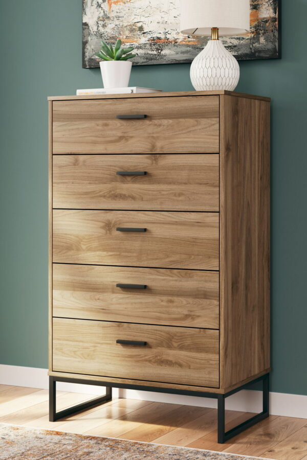 Deanlow - Honey - Five Drawer Chest - Image 3