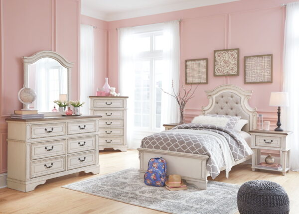 Realyn - Panel Bed - Image 2