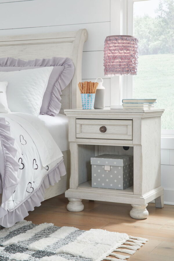Robbinsdale - Antique White - One Drawer Night Stand - Image 3