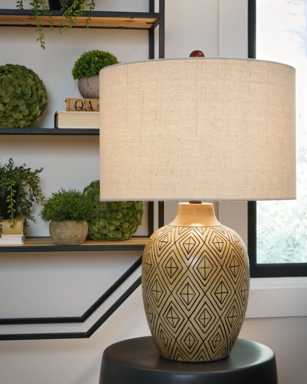 Jairgan - Tan / Black - Poly Table Lamp (Set of 2) - Image 2