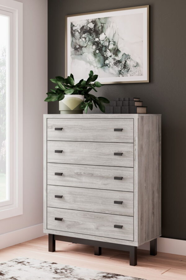 Vessalli - Black / Gray - Five Drawer Wide Chest - Image 4