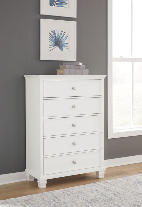 Fortman - White - Five Drawer Chest - Image 3
