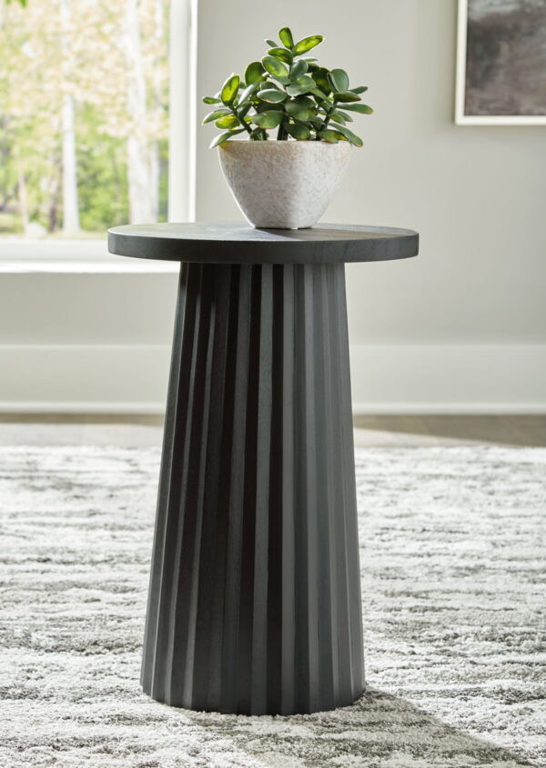 Ceilby - Accent Table - Image 5