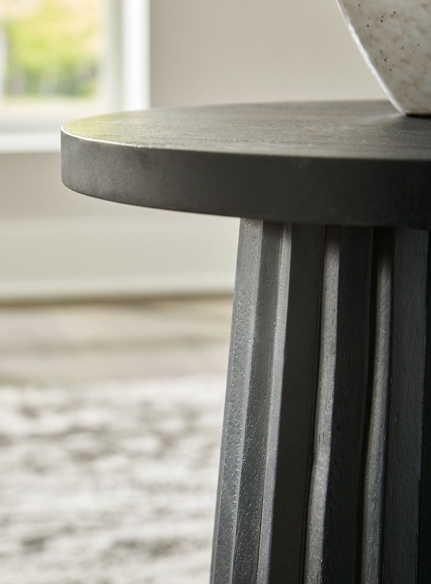 Ceilby - Accent Table - Image 4