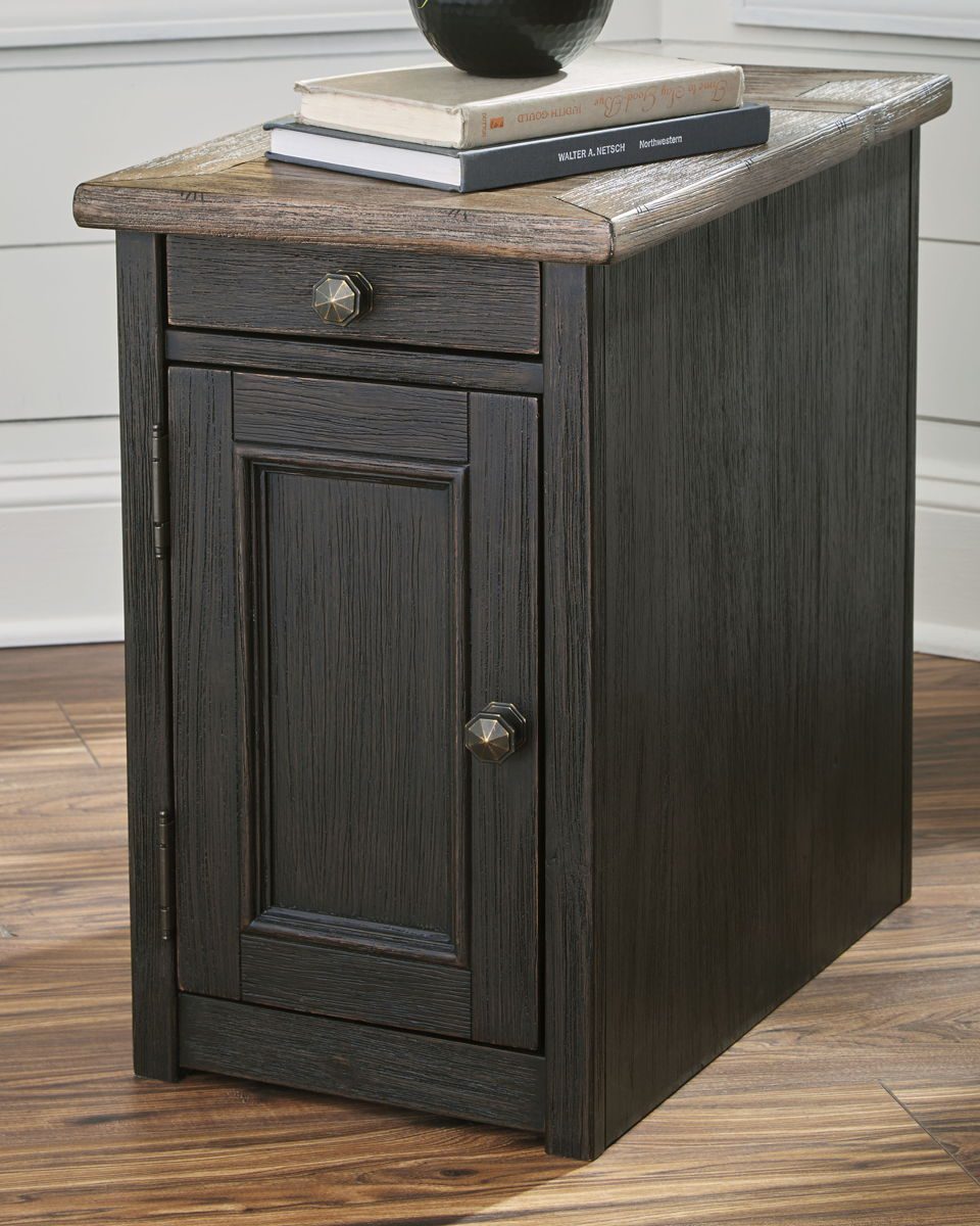 Tyler Creek - Grayish Brown / Black - Chair Side End Table - Image 2