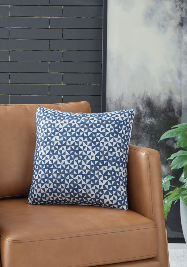 Jaycott Next-gen Nuvella - Pillow - Image 4