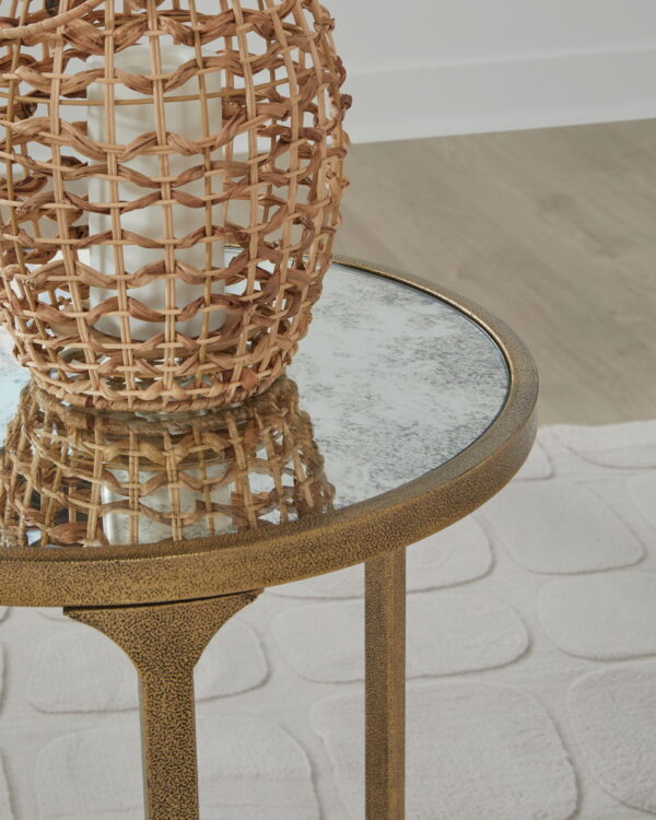 Korajane - Table - Image 3