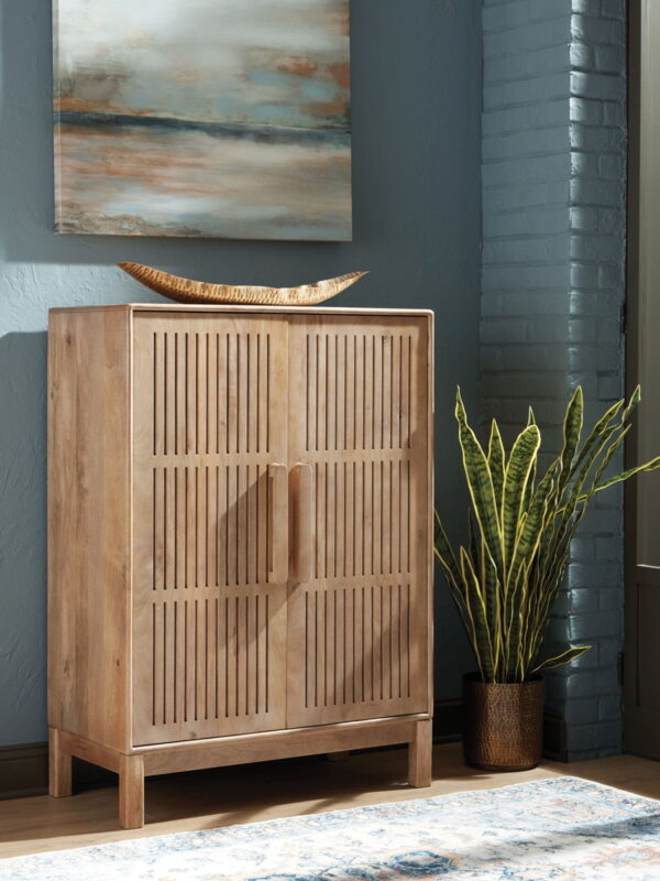Pellamour - Natural Brown - Bar Cabinet - Image 4